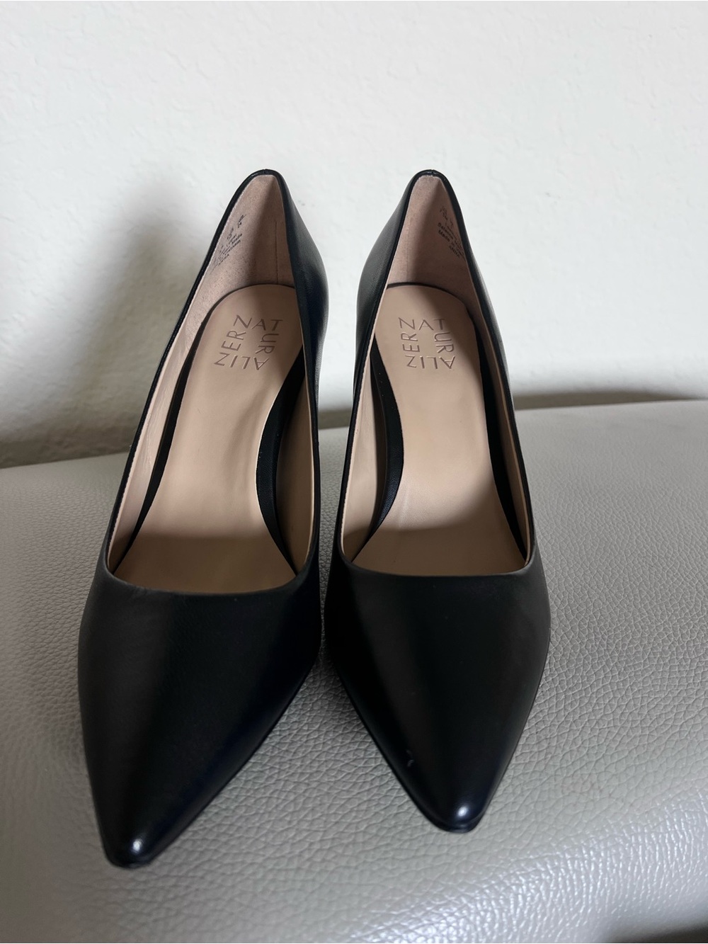 Natulazer Black Pointed-Toe Leather Pumps - Picture 4 of 9